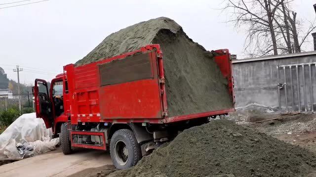 自建别墅,沙子涨价290一方了,一车就14方