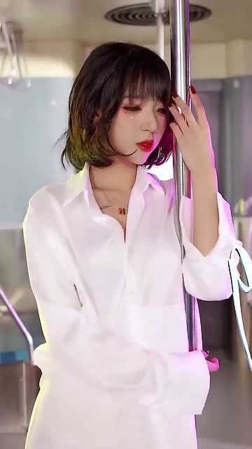 凭借自己的专业舞蹈技术红遍网络她就是舞小喵有她的粉丝吗