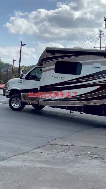 肖战的大房车好气派!