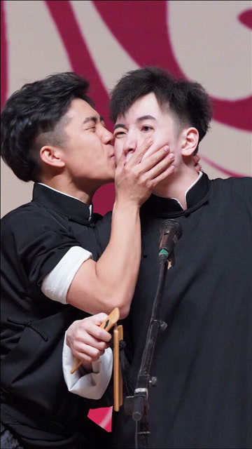 德云社:德云大哥再次上演接茬名场面,谁说这蛆烫头了?