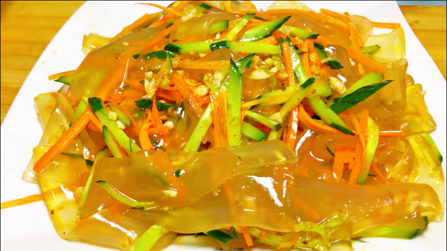 凉拌东北大拉皮,夏季餐桌美食,凉爽开胃解暑