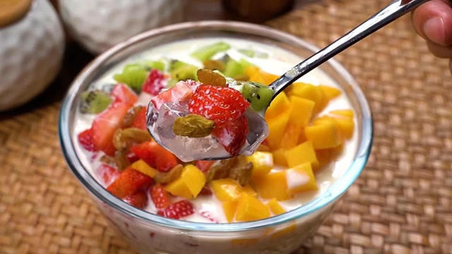 做法简单的凉粉水果捞,夏天解暑神器,孩子超爱吃清凉一夏