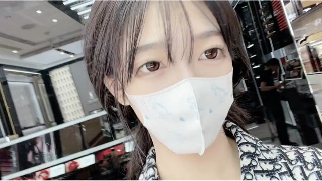 绿小林子:你看着我的眼睛会害羞吗