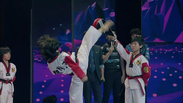 一个空中360°回旋踢,震惊全场!