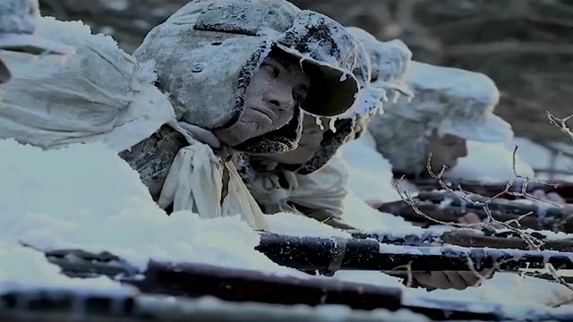 我们的志愿军战士始终保持着战斗姿势,直到最后一刻,致敬冰雕连永远值