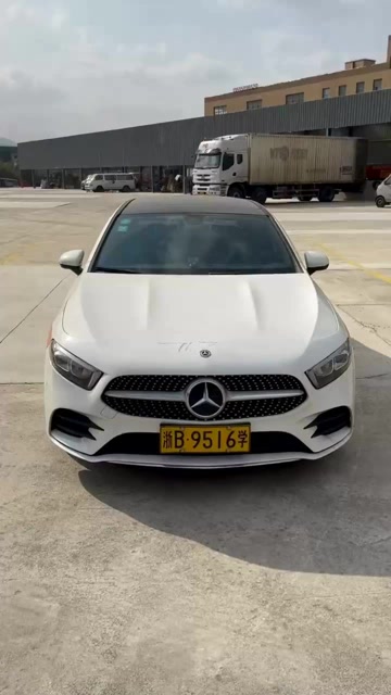 奔驰都当教练车!这样的驾校你见过吗?没拿证就开奔驰!