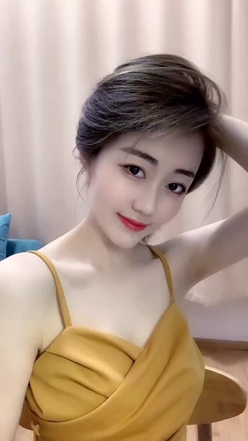 含情脉脉的美女,大眼睛真漂亮