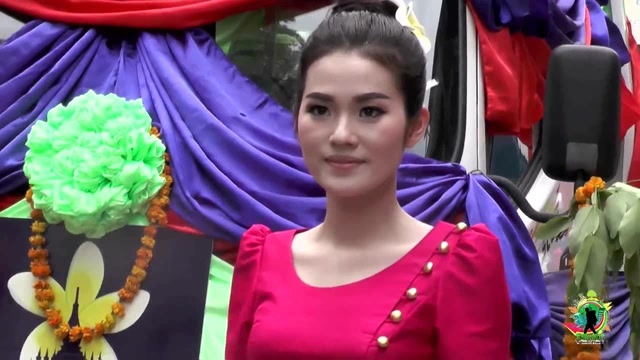 老挝街头出现大批美女,这是咋回事?拍于老挝首都万象!