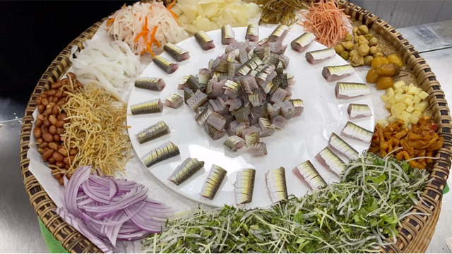 横县鱼生店老板分享蓝刀鱼木马卡做法,不仅上档次,出肉率还高!