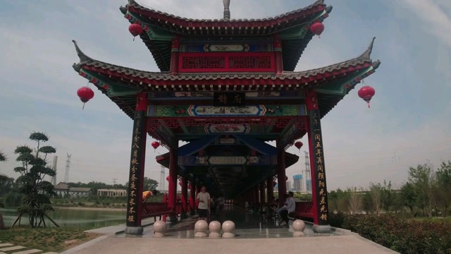 郑州蝶湖鹊桥长廊,情侣和网红打卡圣地