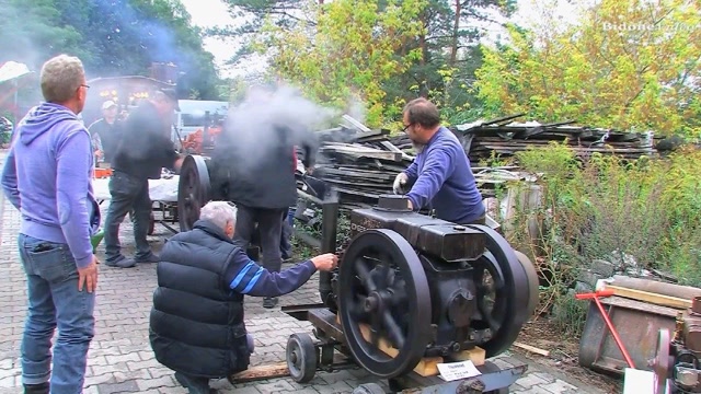 一群老男人的快乐,启动冒黑烟的柴油发动机,从小就喜欢闻这味道