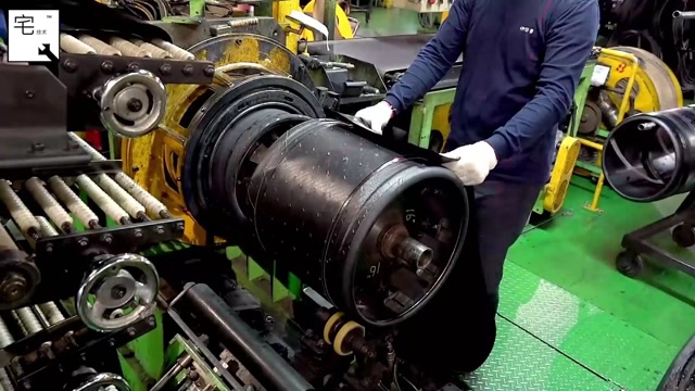 韩国轮胎厂,制造摩托车轮胎的过程.