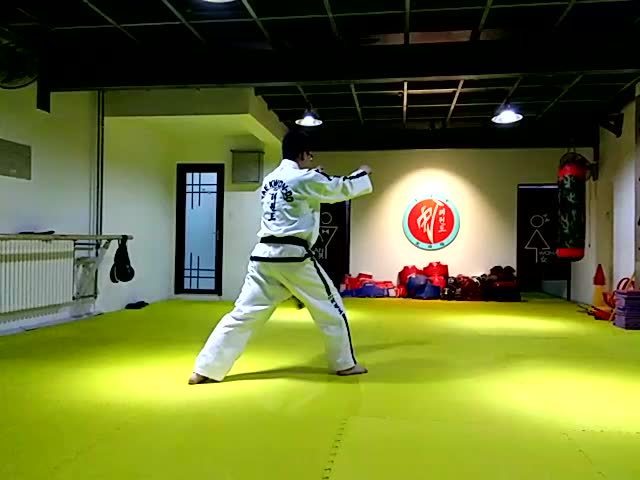 宏道场itf跆拳道考级套路岛山