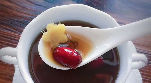 孝顺女儿给妈妈煲的补血安神汤