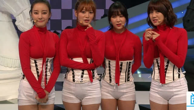 直播韩国女团热舞,大长腿配超短裤,帅呆了.