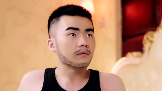 王总要求男子加班,没想到王总是隔壁老王,好深的套路