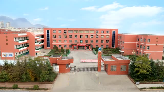 翼云中学向山亭全区人民拜年