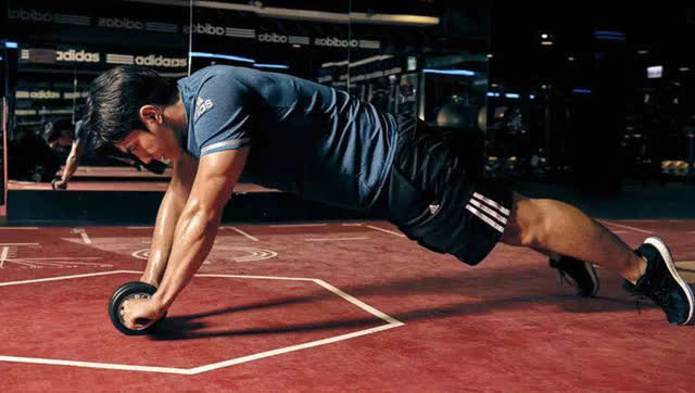 一分钟两招给你鲨鱼线!