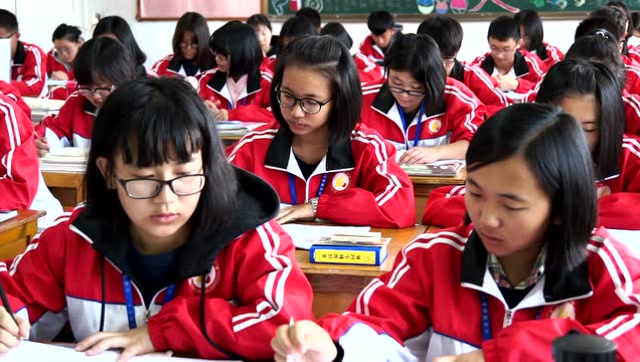 云南省玉溪师院附中专题片