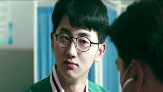 小傲娇江辰看陈小希,竟然脸红心跳加速,仿佛时间静止