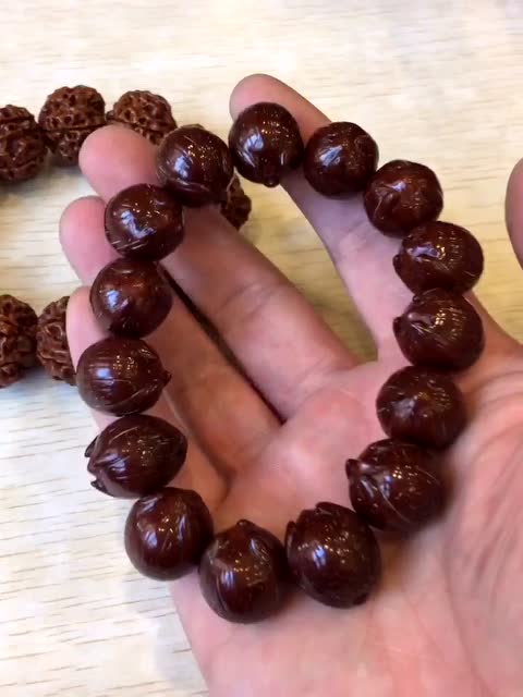 紫金鼠手串,包浆漂亮.