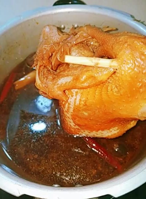 家庭版的熏鸡,很传统,美味好吃第二步成品