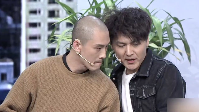 许君聪这个光头造型太搞笑了,卜钰在旁边吐槽像光头强!