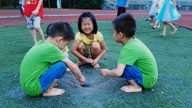 实拍:回不去的美好记忆,"赤脚大仙"的快乐童年!