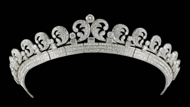 解密珍珠泪王冠:珍珠到底是爱情的魔咒还是爱情的象征!