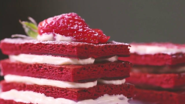 红丝绒千层蛋糕:那一抹妖娆的红色 让人欲罢不能,情人节就吃它了