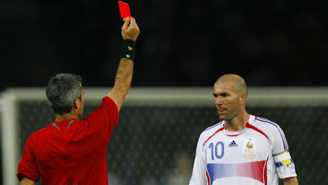 冲动是魔鬼!足坛十大著名的红牌罚下