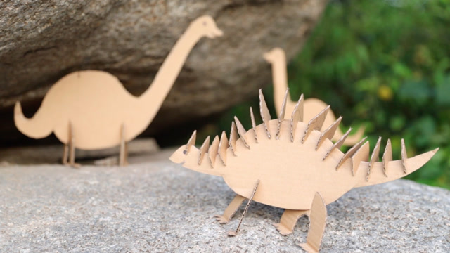用废纸板打造一个恐龙乐园