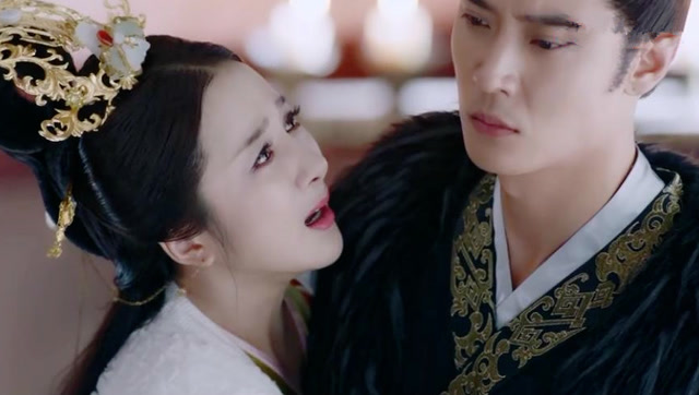 杨坚伽罗亲热,知道曼陀回京,像装了弹簧似的飞奔过去