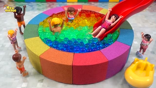 教宝宝用太空沙做一个好玩有趣的游泳池