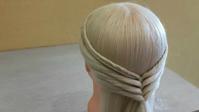 电影中古希腊女神发型的一种造型方式,喜欢的小伙伴可以试试