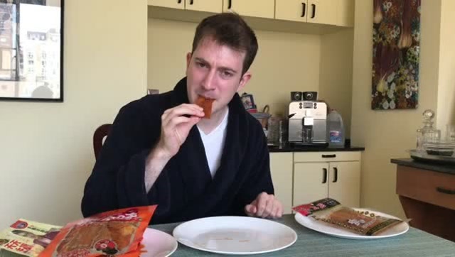 老外吐槽三种中国"特色零食"辣条,卫龙辣条遭躺枪