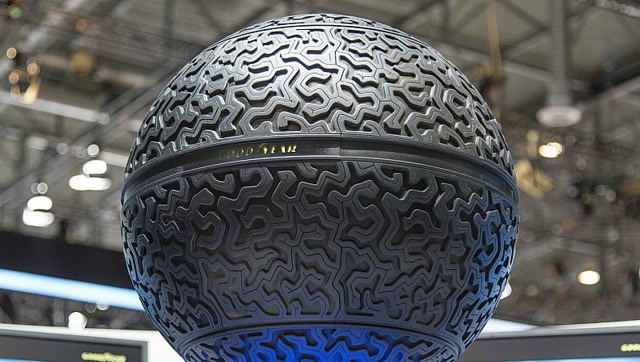 球形轮胎汽车终于要来了,车可以横着开,女司机不再是马路杀手