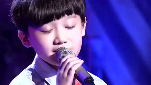 孟庭苇跟8岁的孙睦涵对唱《童年》小男孩一点不输孟庭苇