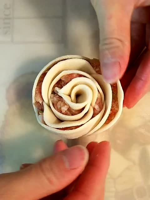 老姐美食天天见,玫瑰花饺子包法,简单易学好看