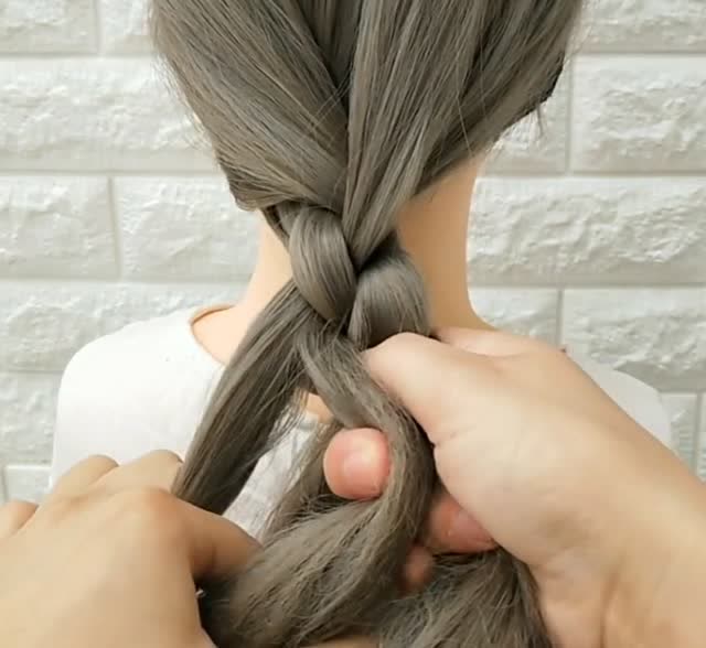 四股粗马尾辫,这样扎出来的头发不土气,超时尚!