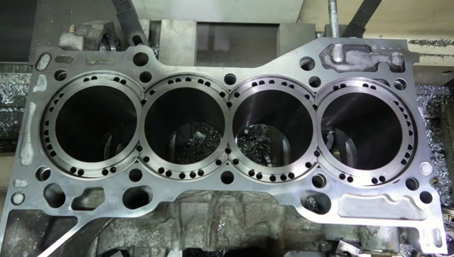 本田k20发动机扩缸,镗削旧缸体,安装特制强化缸套