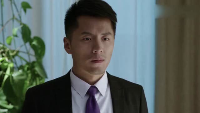 《初婚》公司高层对门墩不满,侮辱他舔着艾总上台,门墩要证明自己