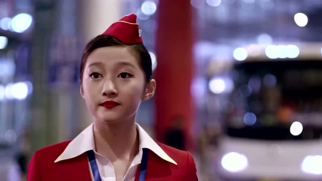 《浪漫天降》沙沙一下飞机,就有人开豪车等她,长的美就是好