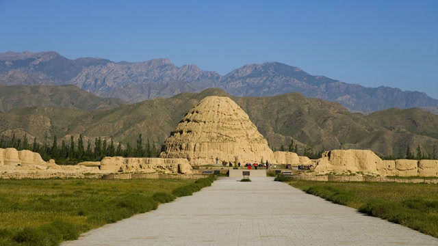 西夏王陵 贺兰山下最大的西夏文化遗址 帝王陵园