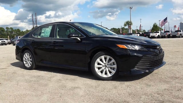 实拍2019款丰田凯美瑞美规乞丐版,你能看出有什么不一样的地方吗?