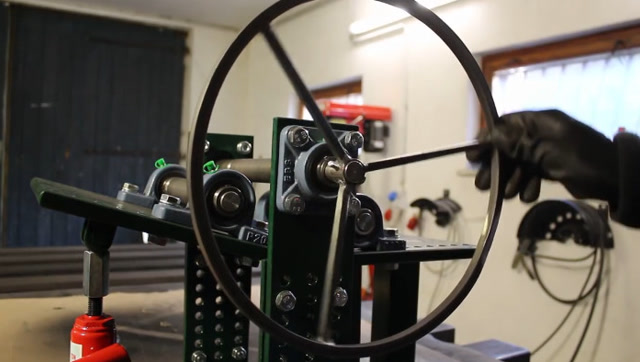 牛人自制一台折弯机,想怎么弯就怎么弯,这样发明太实用了