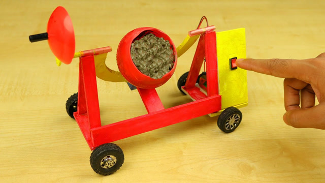 牛人diy的水泥搅拌机,玩起来真不错,看看他是怎么制作的