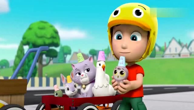 雅丽组建迷你小分队要去树上拿帽子!