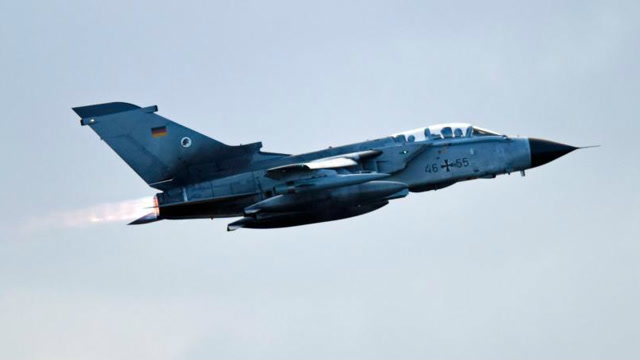 实拍龙卷风战斗机高空飞行展示,这动力让人折服