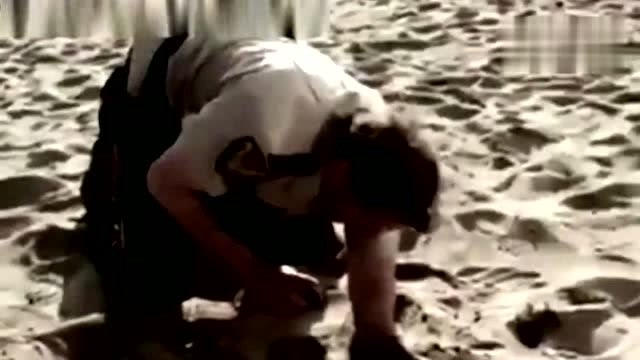 沙滩里到底有什么怪物,一沾上沙子瞬间人就没了